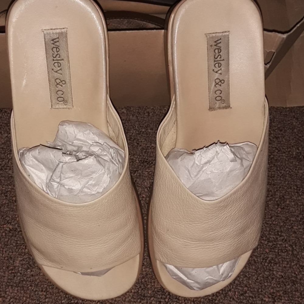 Women sandals